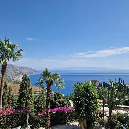 Bella Vista In Center With Pool By Holidays